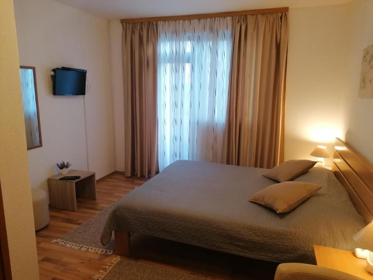 Apartment And Rooms Nevenka Poljanak Zewnętrze zdjęcie