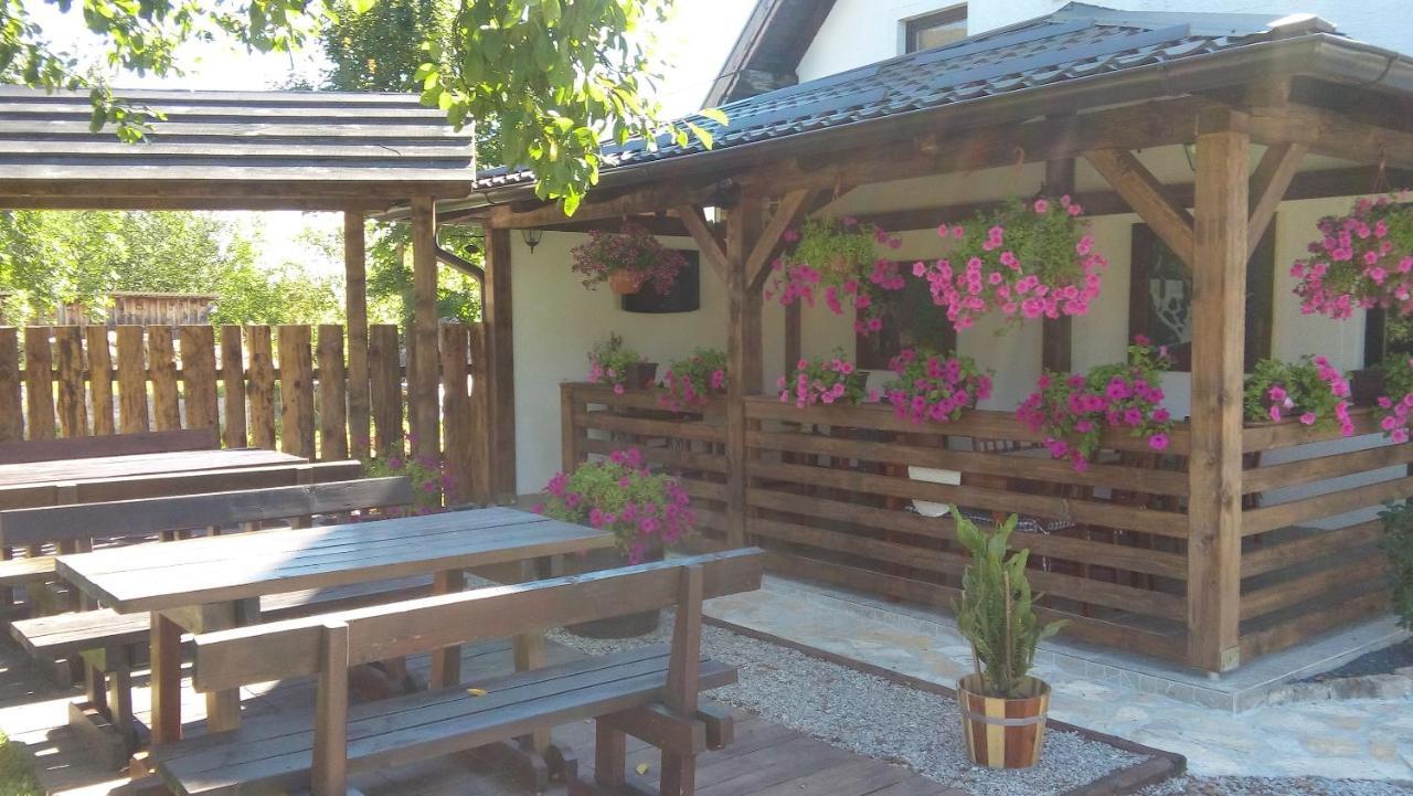 Apartment And Rooms Nevenka Poljanak Zewnętrze zdjęcie
